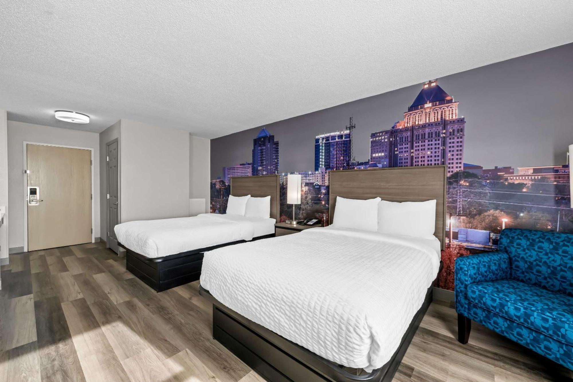 Отель Clarion Pointe Archdale Экстерьер фото