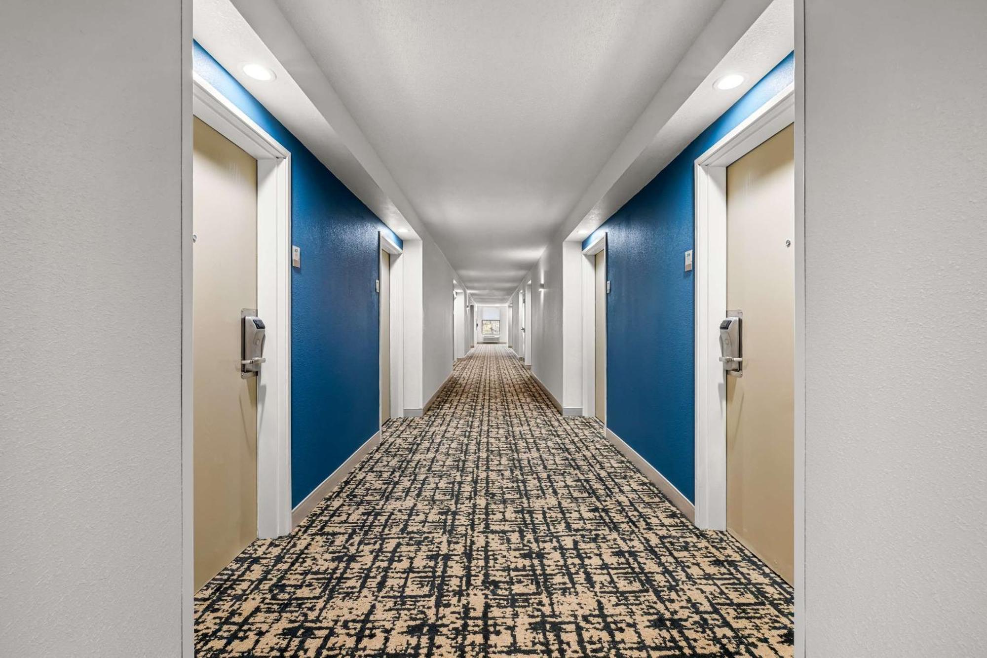 Отель Clarion Pointe Archdale Экстерьер фото